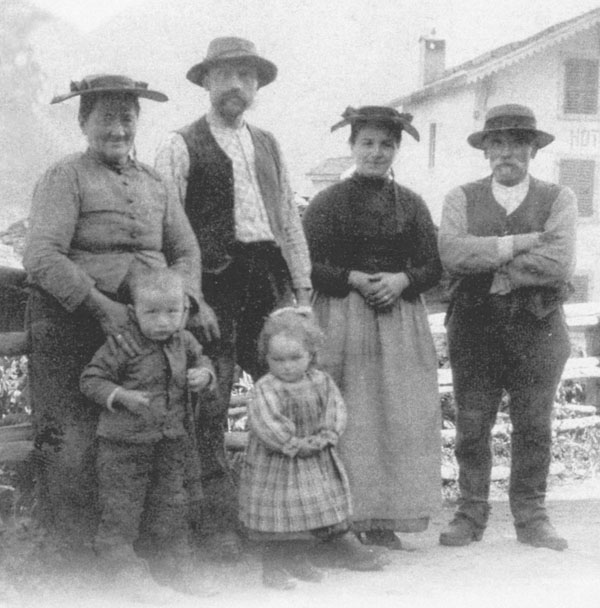 Illustration : ancienne photo de la famille Lonfat vers 1900